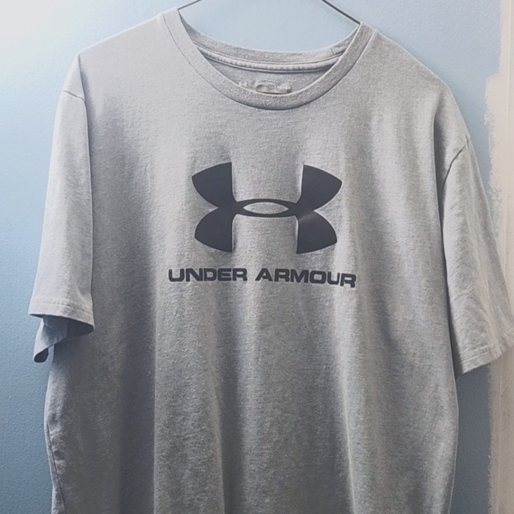 Under Armor t-shirt - Size XL